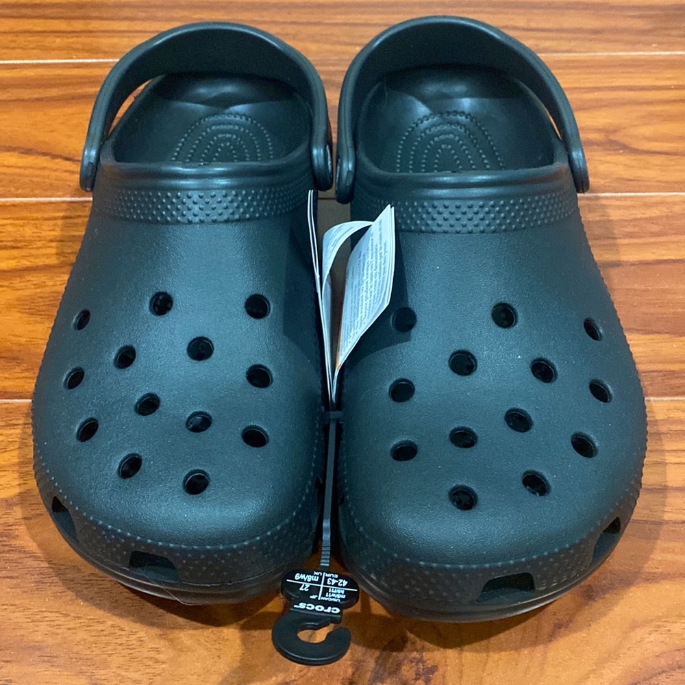 New 9M/11W classic black crocs